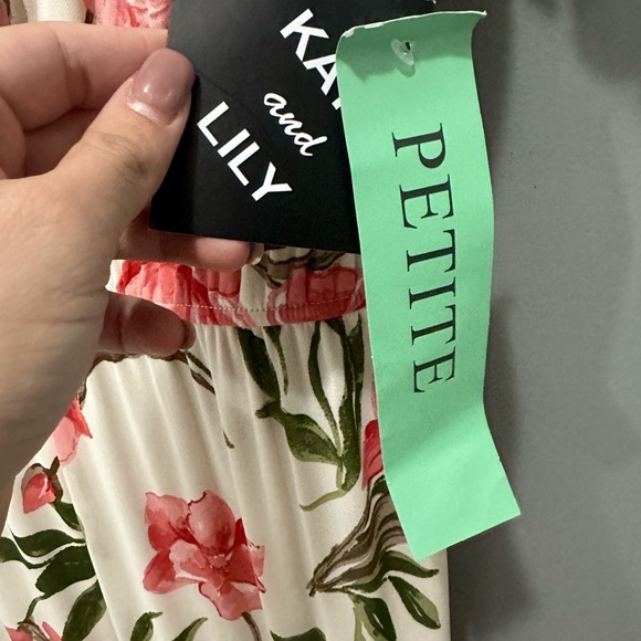 Kate and Lily Women’s V-Neck Puff Sleeve Tiered Floral Maxi Dress NWT - Picture 8 of 13